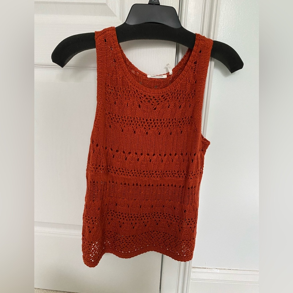 Embossed size Medium crochet tank NWOT